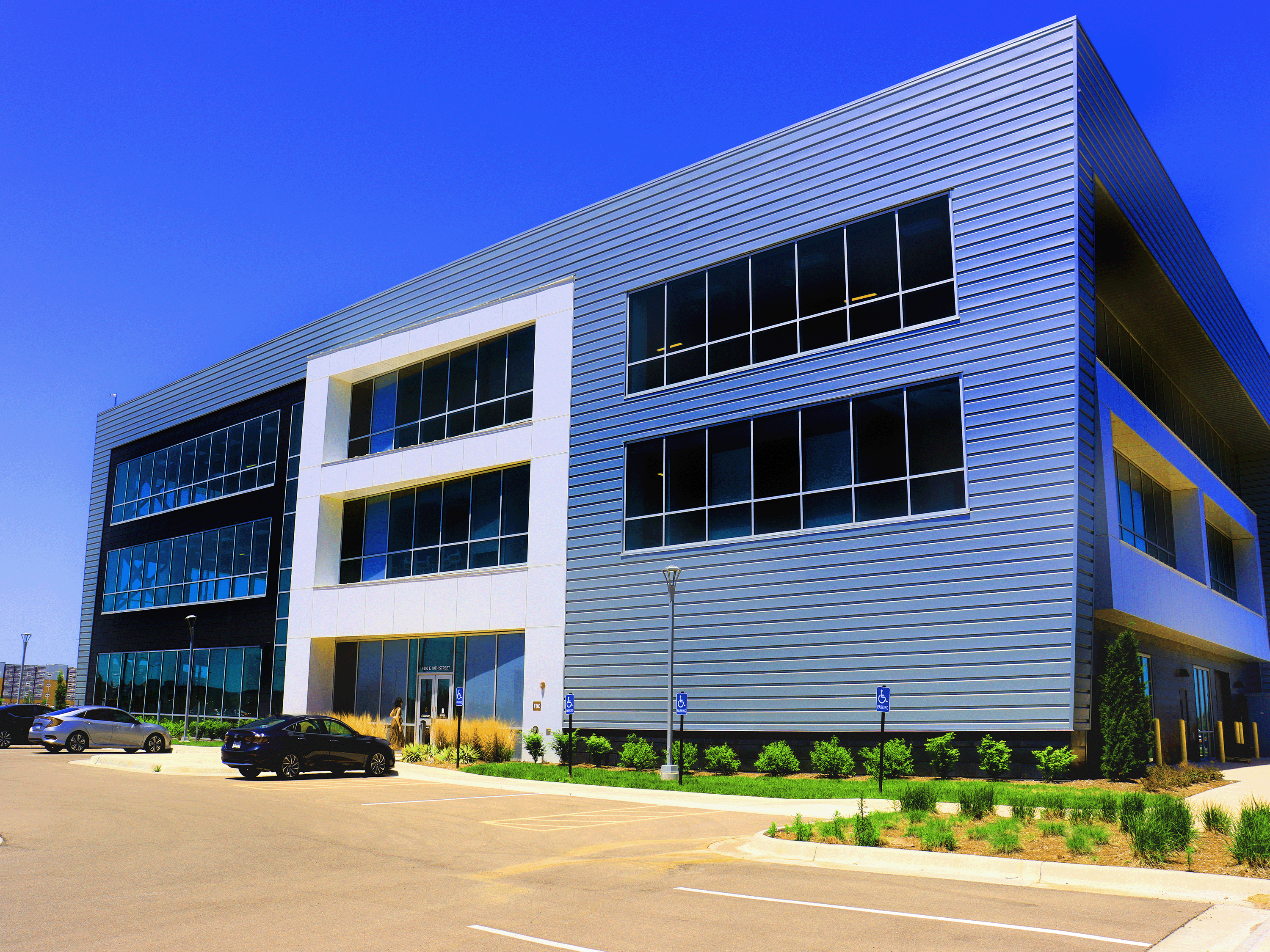 Exterior shot of a partnership building on the 鶹ƽ State Innovation Campus